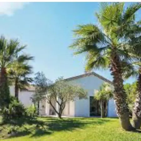 Lirou Holiday home